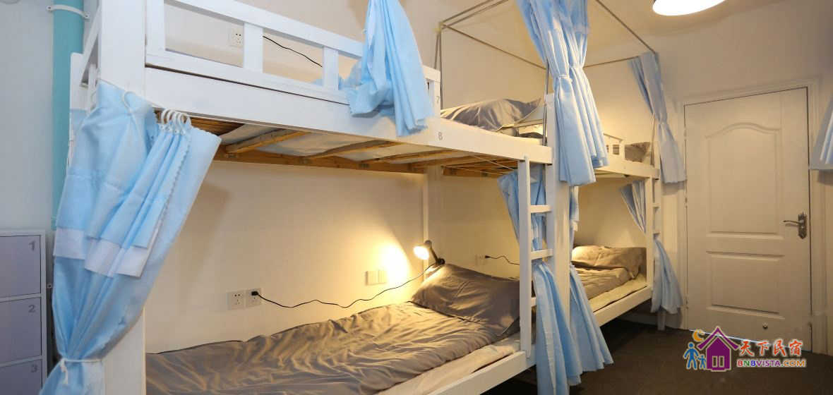 男生床帘八人间